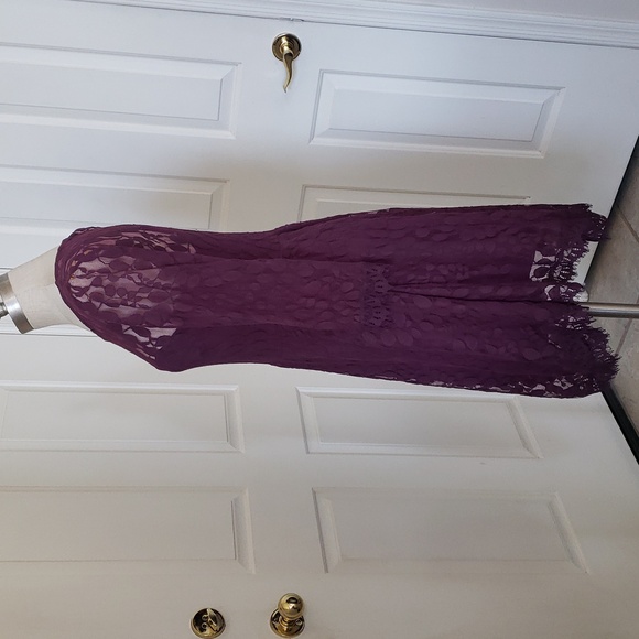 💐 FREE PEOPLE Plum Purple Sheer Lace Dress Hankerchief Hem SIZE 4 - Picture 4 of 17